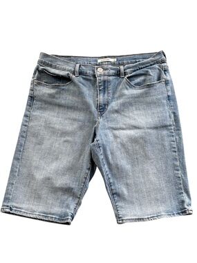 Levi's Bermuda Jean Shorts Women's Size 32 Classic Stretch Denim Comfort Red Tag
